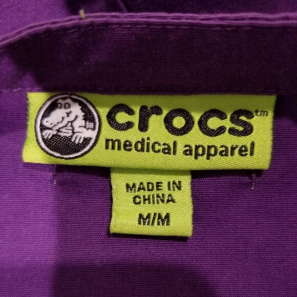 Crocs Size M Medical Apparel Purple Scrub Top Women's Buttons Logo Pockets - Picture 4 of 9